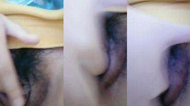 微肉眼鏡妹馬桶上摳穴