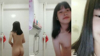 可愛妹子全裸自拍掰逼