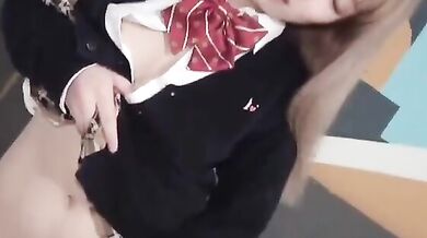 日本學生妹子穿著校服口交做愛