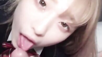 日本學生妹子穿著校服口交做愛