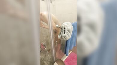 彼女がお風呂に入っているところをこっそり撮影 # 乳首が大きくて黒い