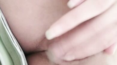 少女書上全裸掰逼