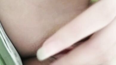 少女書上全裸掰逼