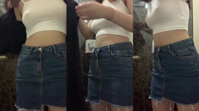 大奶母狗廁所脫褲自拍