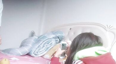 売春婦マスター、19歳のメガネの学生の女の子は、最初はとても恥ずかしがり屋でしたが、彼女の猫はピンク色で濡れていて、それを挿入するのはとても興奮していました