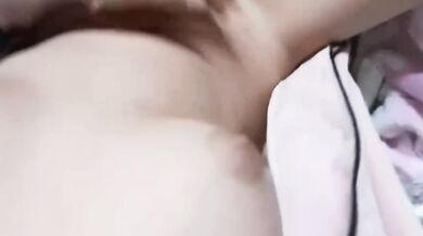 パジャマ姿の妹が目を覚ましてセックスを始める 1