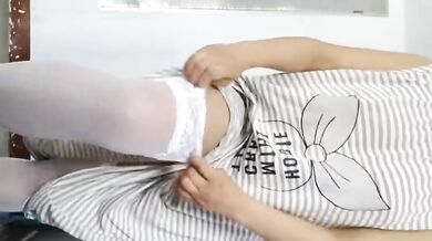 短髮學生自拍脫衣揉奶