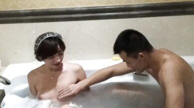 Zhang Bibi Takes a Bath with Her Fuck Buddy