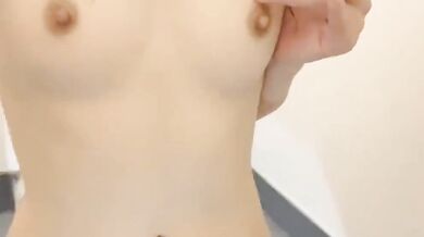 貧乳女生自慰出水