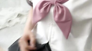 制服少女寫作業發騷露逼