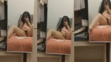 高中奶妹床上對鏡掰逼