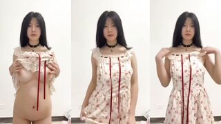 巨乳母狗露奶脫衣自拍