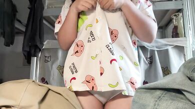 High School Girl Takes Off Clothes for 45 Selfies