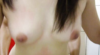 小情侶在浴室裡做愛,奶子激烈搖晃