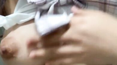 巨乳八字奶JK廁所發騷1