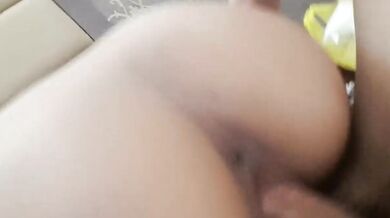 超近拍妹子嫩屄被炮友肉棒認真抽插