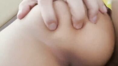 超近拍妹子嫩屄被炮友肉棒認真抽插