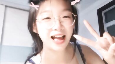 眼鏡騷妹全裸練習騎馬