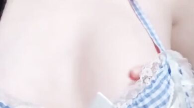 貧乳女孩自慰噴水潮吹