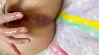 ブシュブシュ！シュィィィ！と大量潮吹き