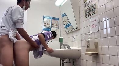 高校陸上部廁所性交