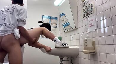 高校陸上部廁所性交