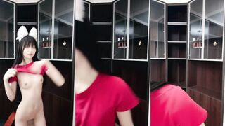 Cute Flat-Chested Streamer Dances