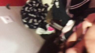 上海高中母狗廁所SM瘋狂吸精