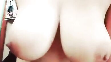 Nữ sinh ngực khủng tự sướng tư thế cưỡi ngựa