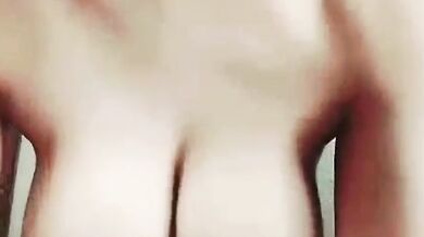 Nữ sinh ngực khủng tự sướng tư thế cưỡi ngựa