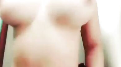 Nữ sinh ngực khủng tự sướng tư thế cưỡi ngựa