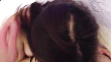 韓国の騷がしい牝犬が顔射される