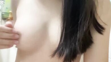 國中妹の自撮り胸揉み