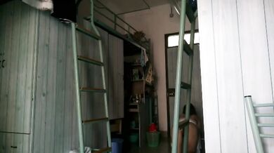 Gái vú to dạo ký túc xá thủ dâm