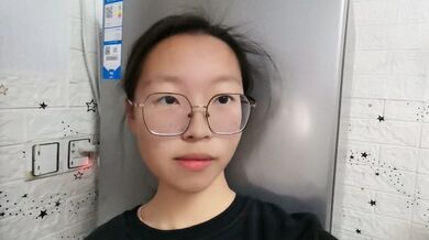 Yao Ruoyan, the bespectacled dog mom, shares a selfie