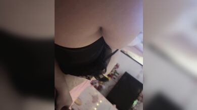 ベトナムの妖艶なコスプレ美女、セクシーなストッキング姿で仮面を着けノーコンドーム性交