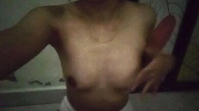 Ảo ảnh mặc nội y trong phòng tự sướng