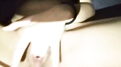 小妹妹自慰舔手指