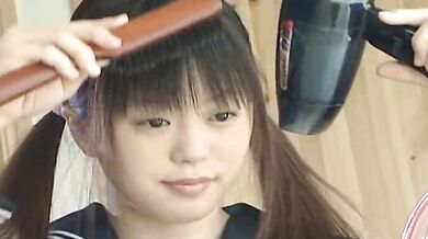 Nữ sinh xinh đẹp mặc đồng phục - Video sexy cạo lông