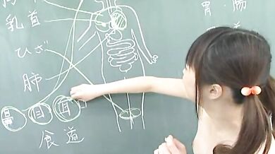 Nữ sinh xinh đẹp mặc đồng phục - Video sexy cạo lông