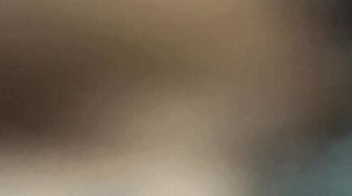 日本の女性が野外で露出