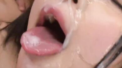 互相幹對方，臉上射精