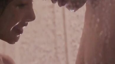 Cặp đôi hôn và mút cực kỳ gợi cảm