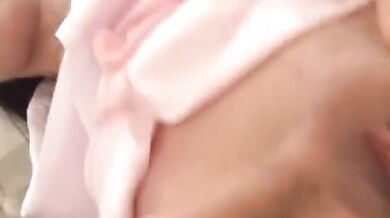 アジア人女性が3人の黒人男性に襲われる