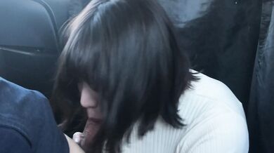 営業ウーマンの車内フェラ 口內發射