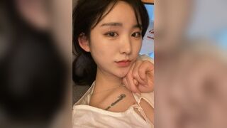 Bareback Beauty Gets Facial Cumshot