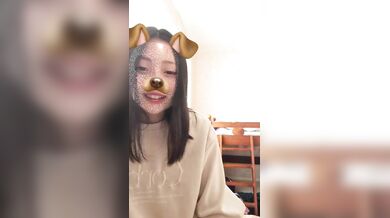 Buổi phát trực tiếp 5 tiếng của thiếu nữ xinh đẹp