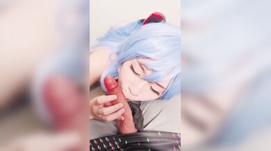 台湾女優がフェイクディルドでフェラ 美脚を撫でる