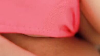 Cơ thể thiếu nữ tuổi teen