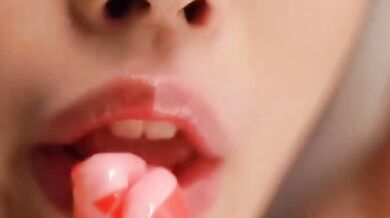 Cơ thể thiếu nữ tuổi teen